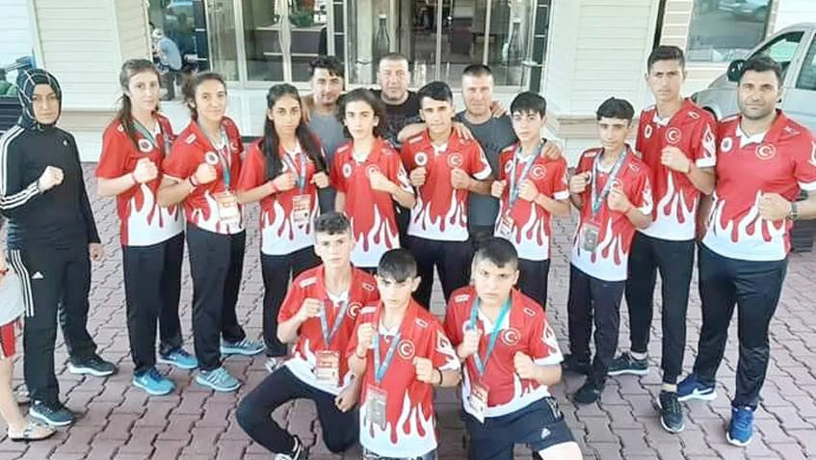 Kayserili Muaythaicilerden Dünya Şampiyonası'nda Madalyalara Ambargo