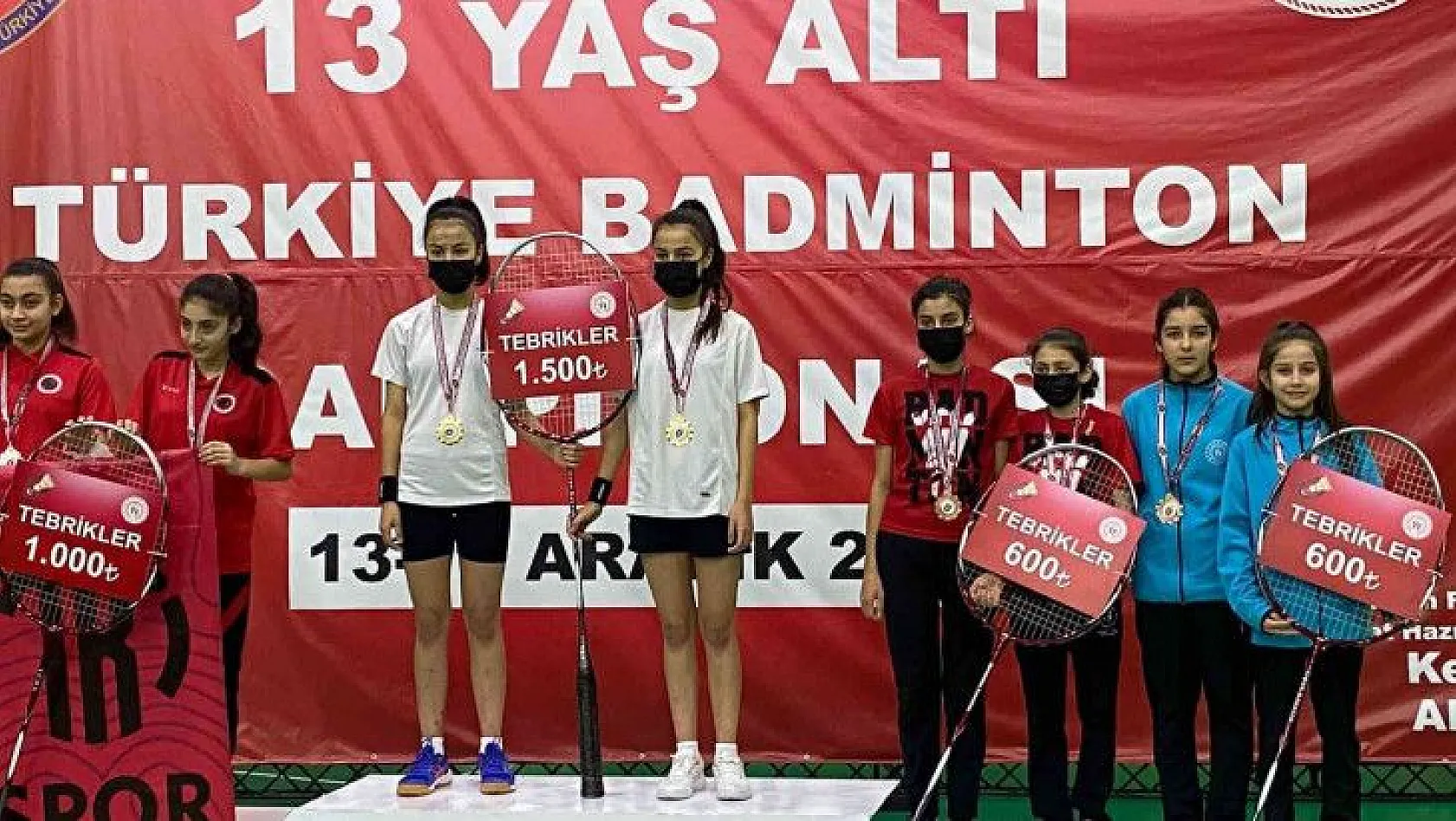 Kayserili sporcular Badminton'da Türkiye üçüncüsü
