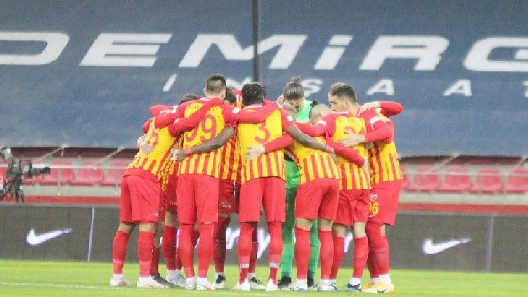 Kayserispor'da 8 futbolcu gönderildi