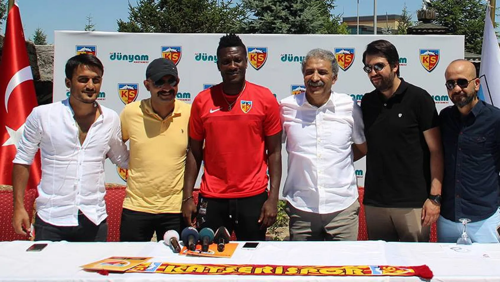 Kayserispor, Asamoah Gyan ile 2+1 yıllık sözleşme imzaladı