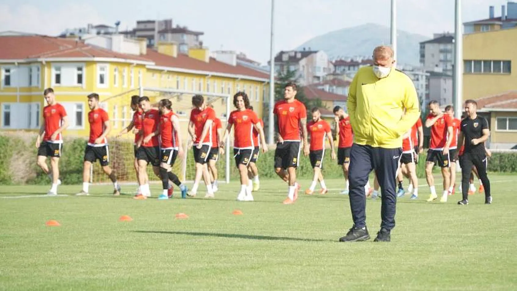 Kayserispor'da 17 futbolcunun sözleşmesi devam ediyor
