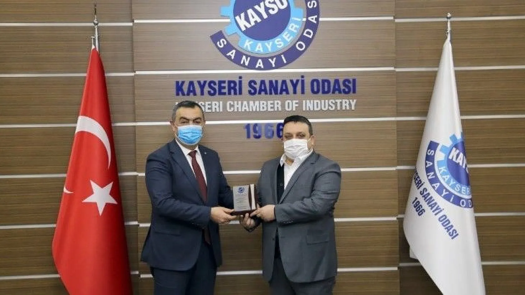 KAYSO'dan TOBB Türkiye 100'e giren firmalara plaket