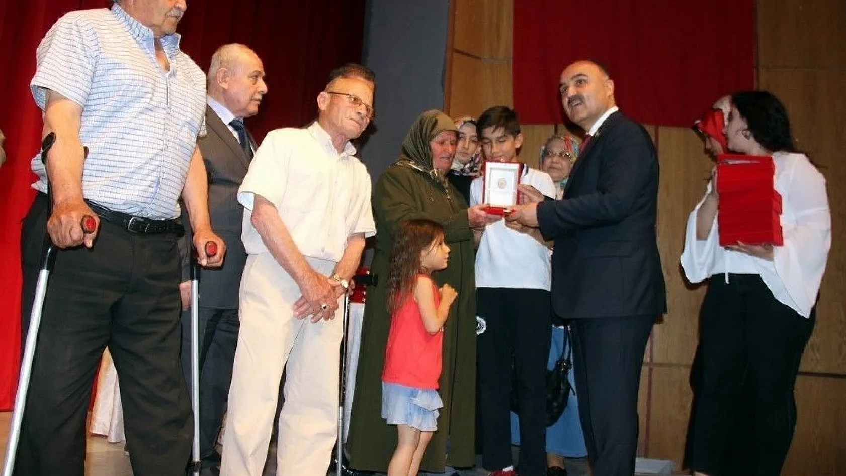 Kıbrıs Gazileri'ne Milli Mücadele Beratı ve Madalyaları takıldı