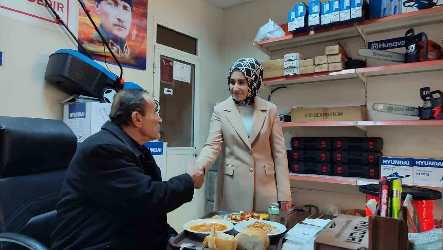 Kırşehir'in tek kadın İl Genel Meclisi Üyesi aday adayı, vatandaşların gönlünü fethediyor