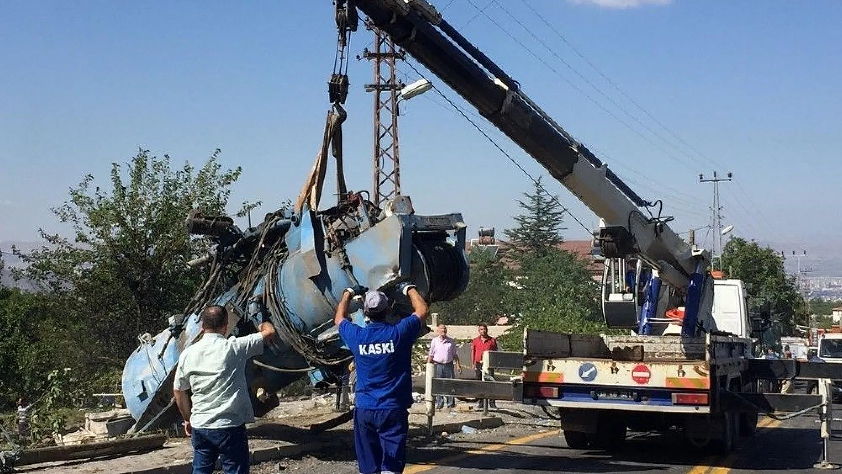 Hacılar'daki Feci kazada iş makinesi olay yerinden kaldırıldı!