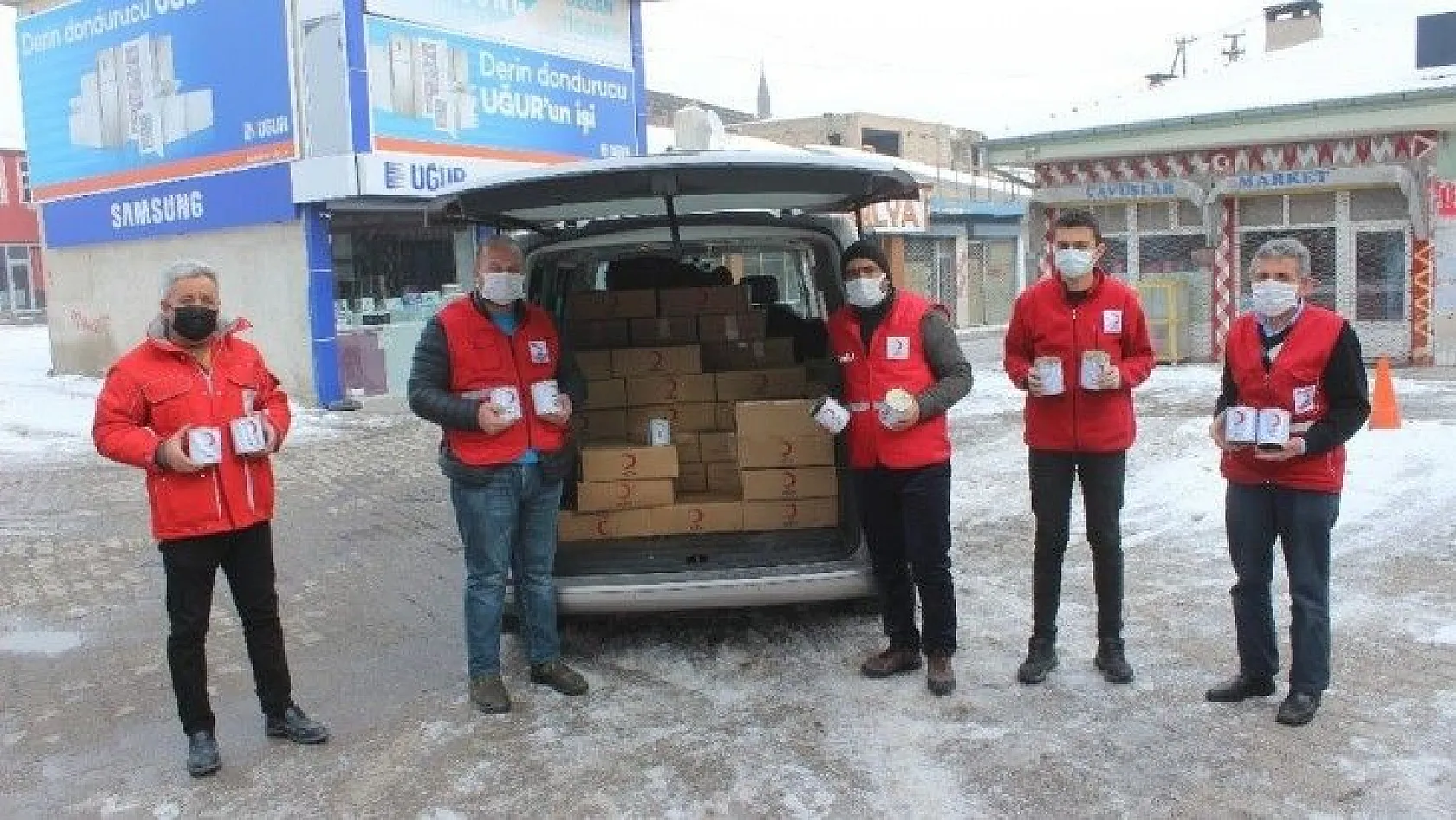 Kızılay'dan Tomarzalı 300 aileye konserve et dağıtımı