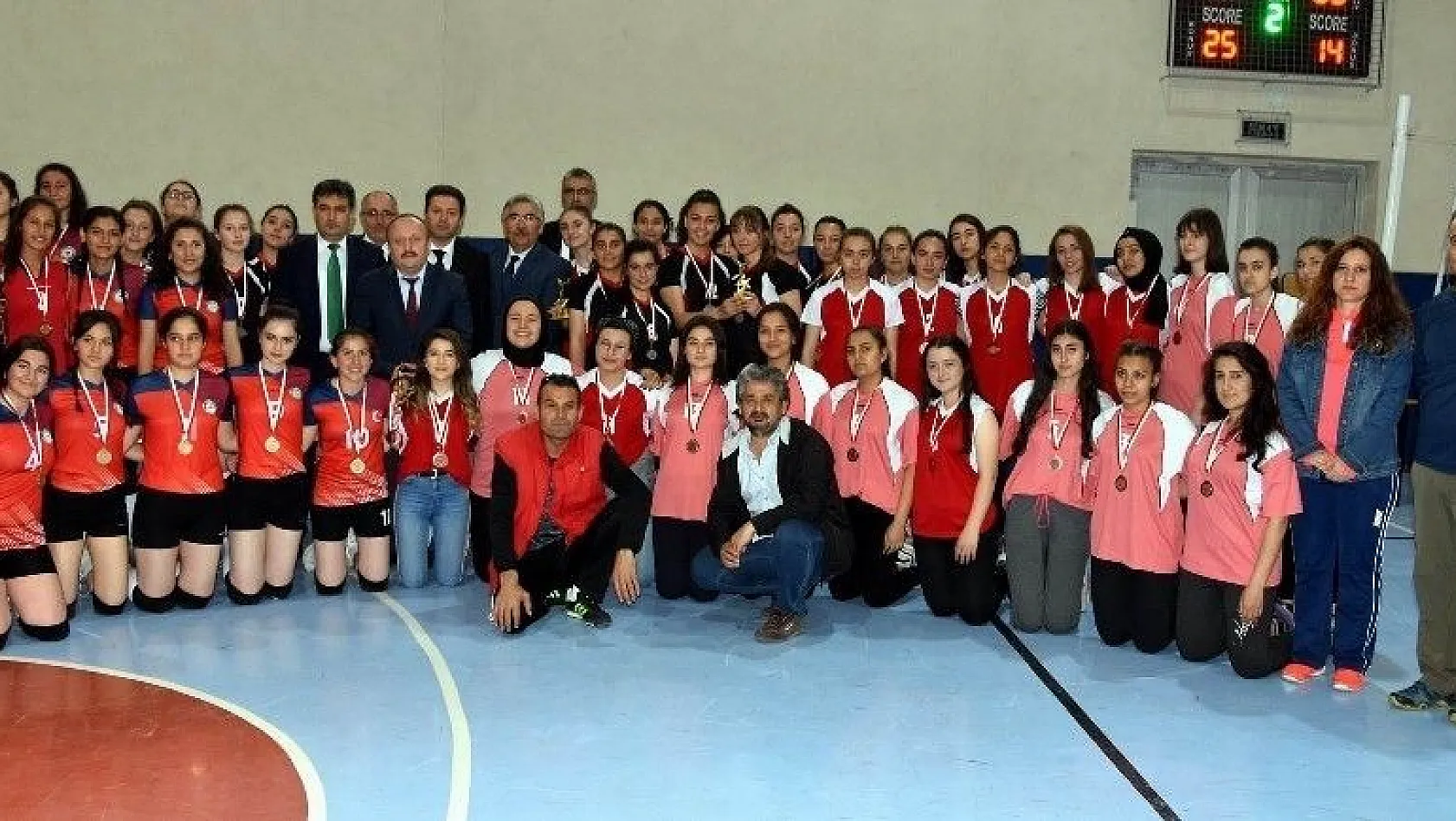 Kocasinan'ın Liseler Arası Voleybol Turnuvasında final heyecanı yaşandı
