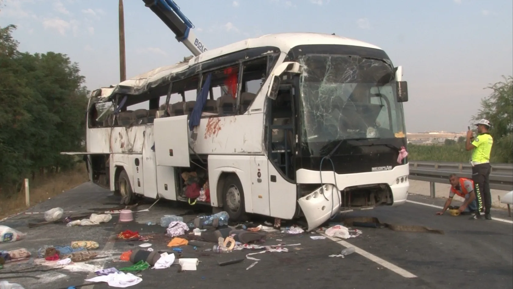 Korkunç kaza: 6 kişi öldü, 42 kişi yaralandı