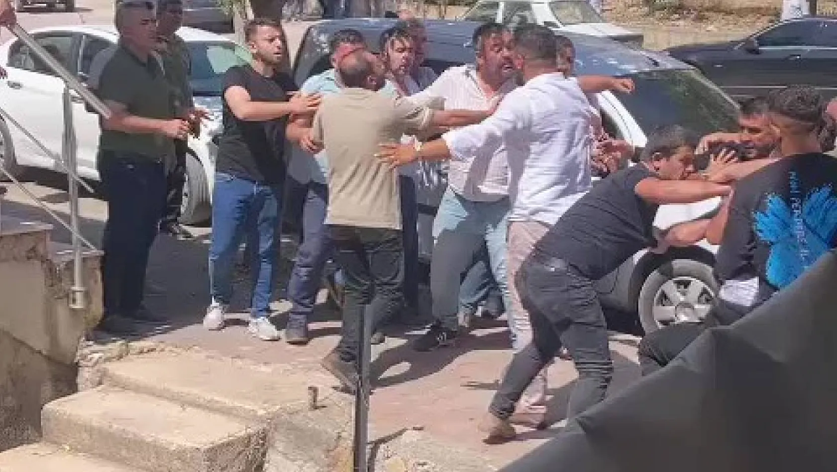 Kozan'da CHP'nin delege seçimlerinde kavga çıktı