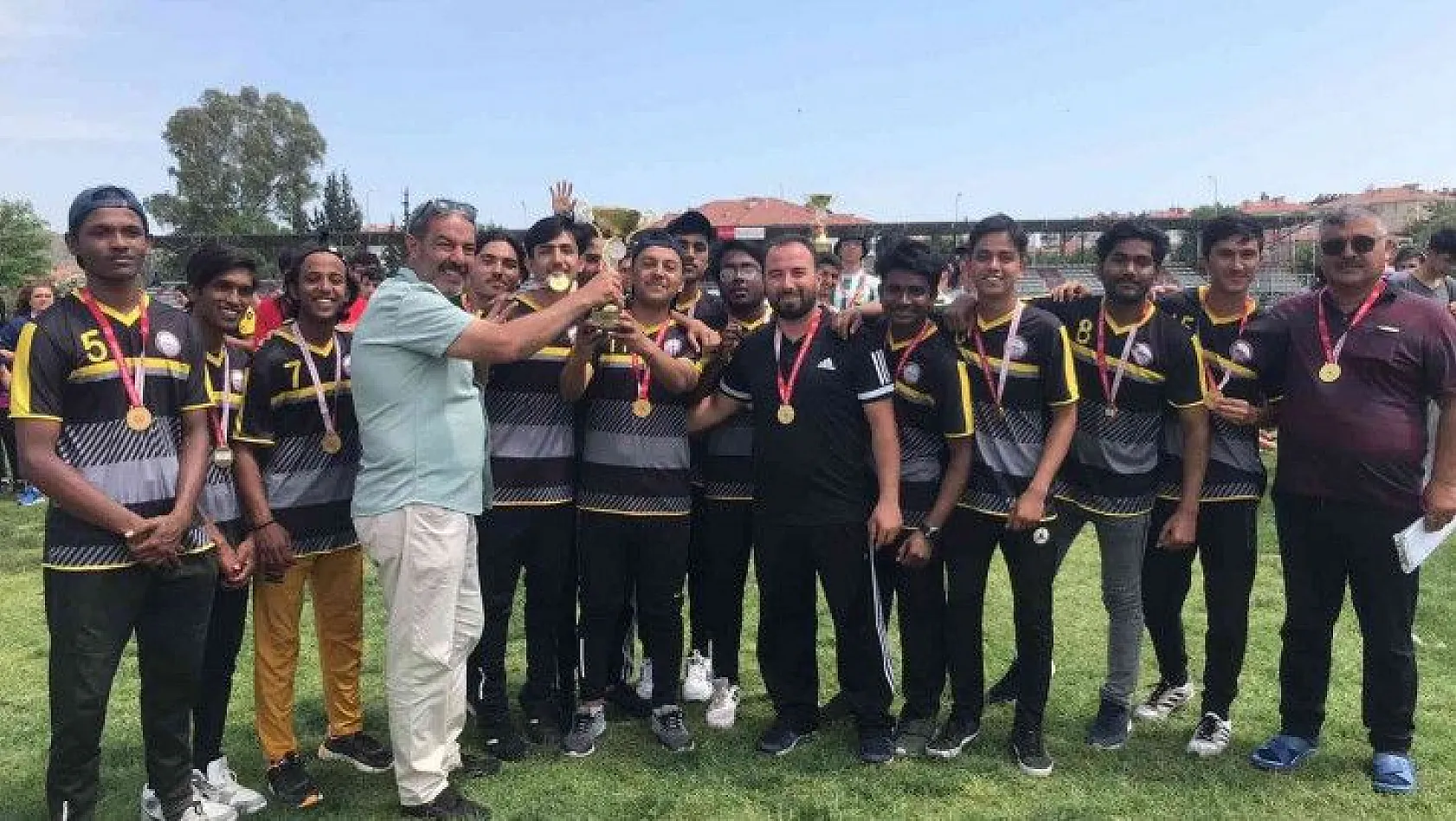 Kriket Türkiye Şampiyonu Uluslararası Ömer Halisdemir Anadolu İmam Hatip Lisesi oldu
