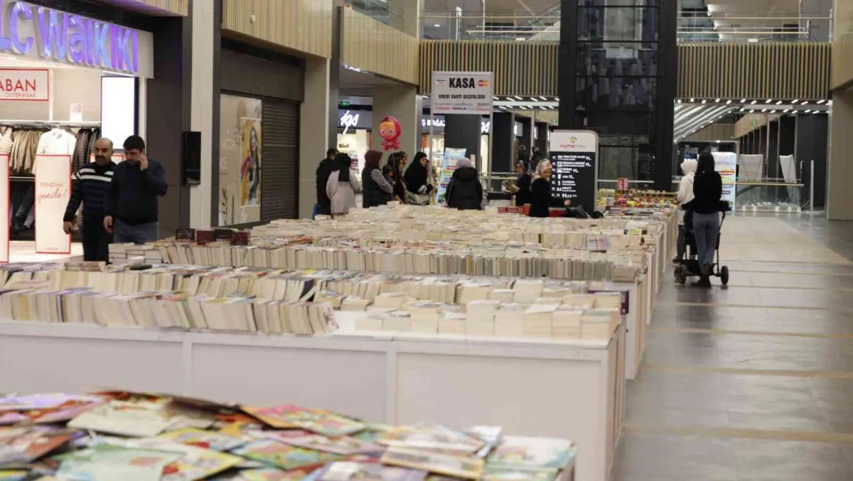 KUMSmall AVM'de 'Kitap ve Hediyelik Eşya Fuarı' açıldı