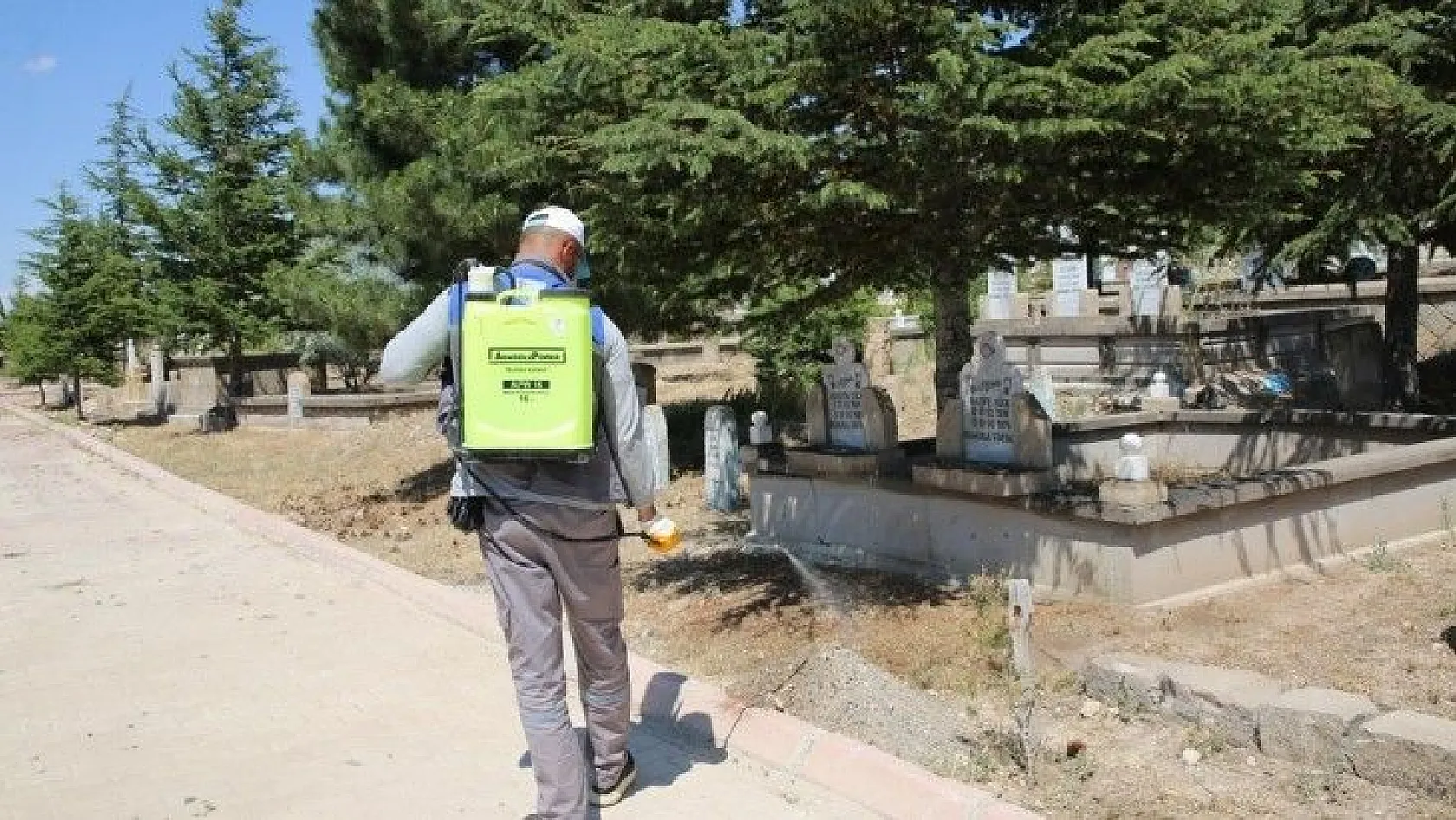 Melikgazi'de mezarlıklar bakıma alındı