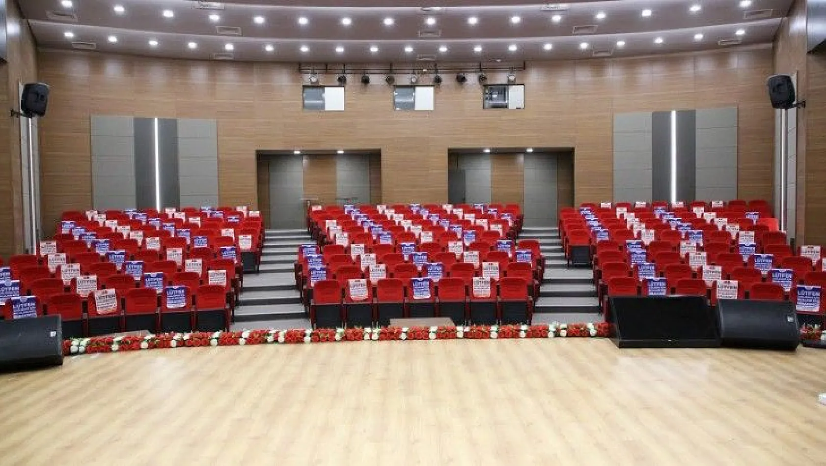 Melikgazi'nin yeni tiyatro salonu tamamlandı