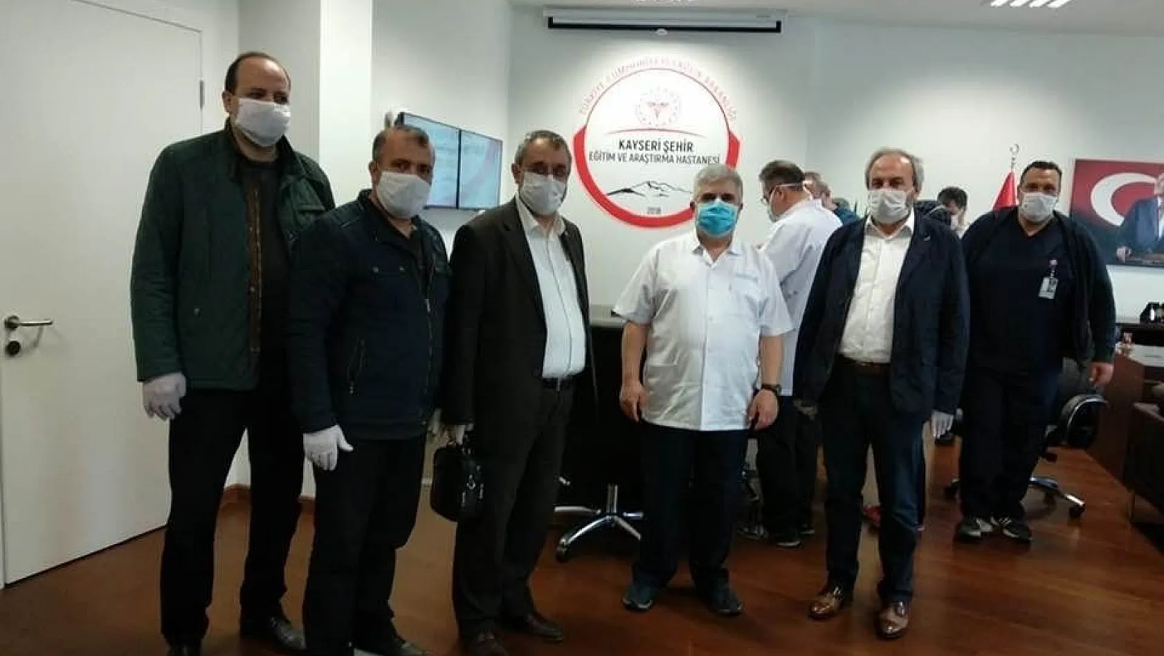 Memur-Sen'den sağlık ve PTT çalışanlarına koruyucu maske desteği

