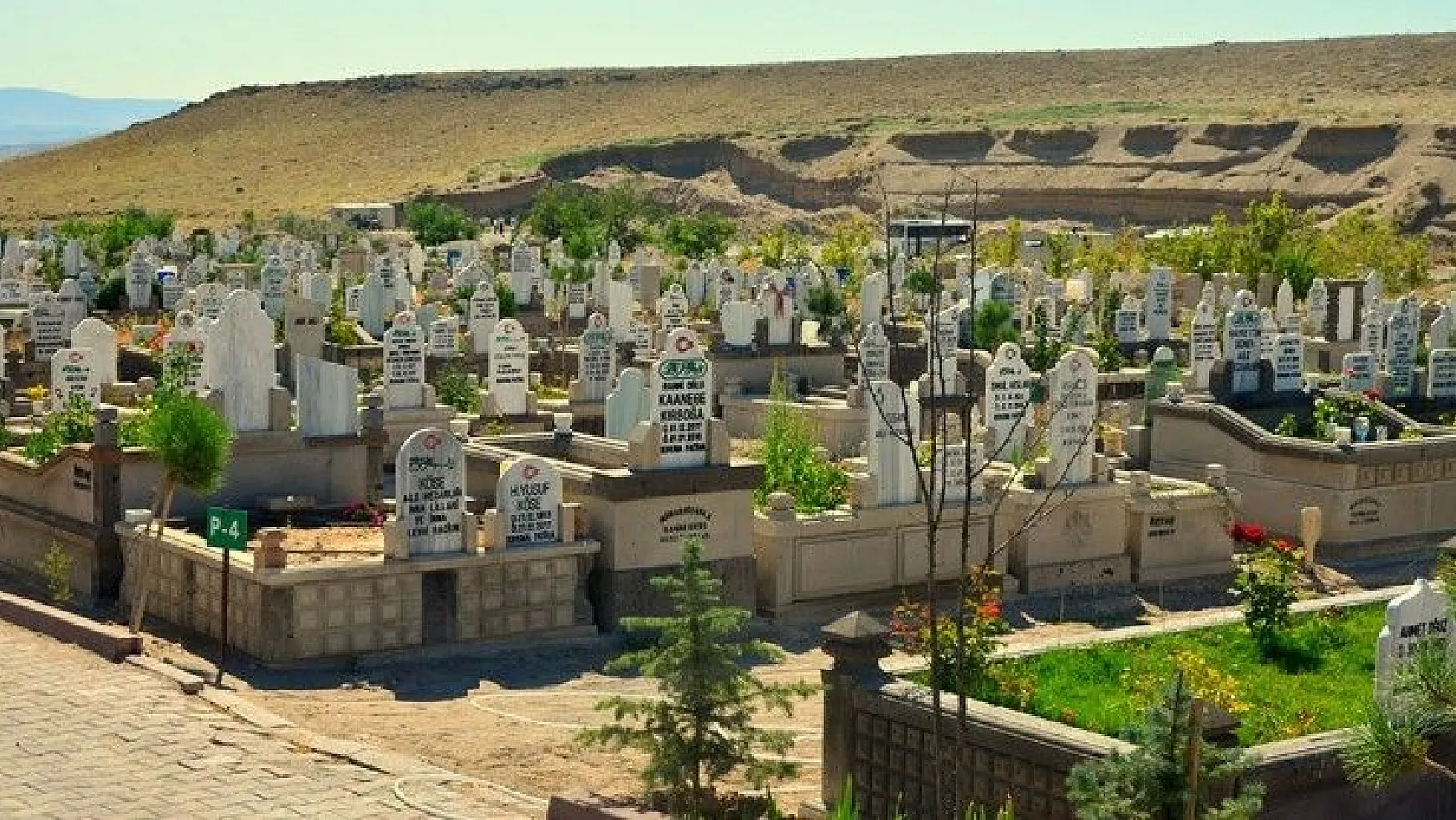 Mezarlık sıkıntısı! Erkilet'in dışında yer yok!