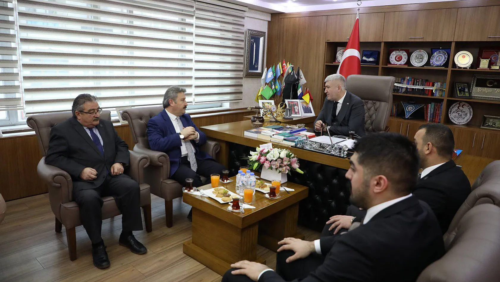 MHP İl Başkanı Tok'tan, Palancıoğlu'na övgü: Oturduğunuz koltuğu göz doldurarak…