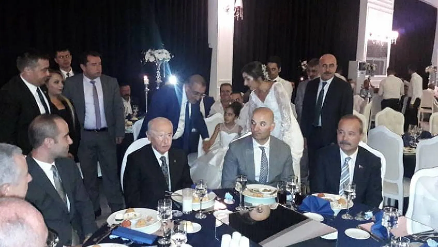 MHP Lideri Ülkücülerle o düğünde buluştu