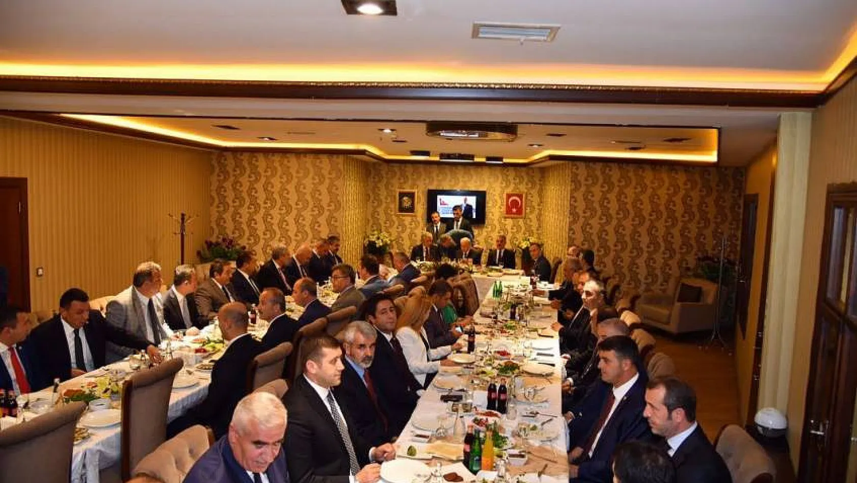 MHP Milletvekili Ersoy, MHP Lideri Bahçeli ile yemekte bir araya geldi