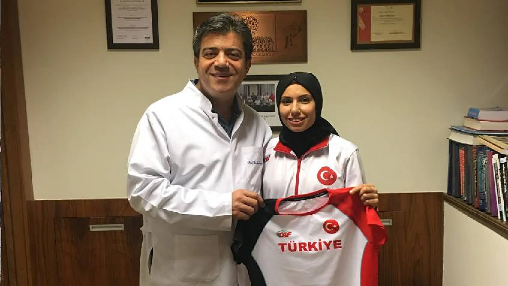 Milli Atlet Burcu Subatan Acıbadem Kayseri Hastanesi'nde ameliyat oldu