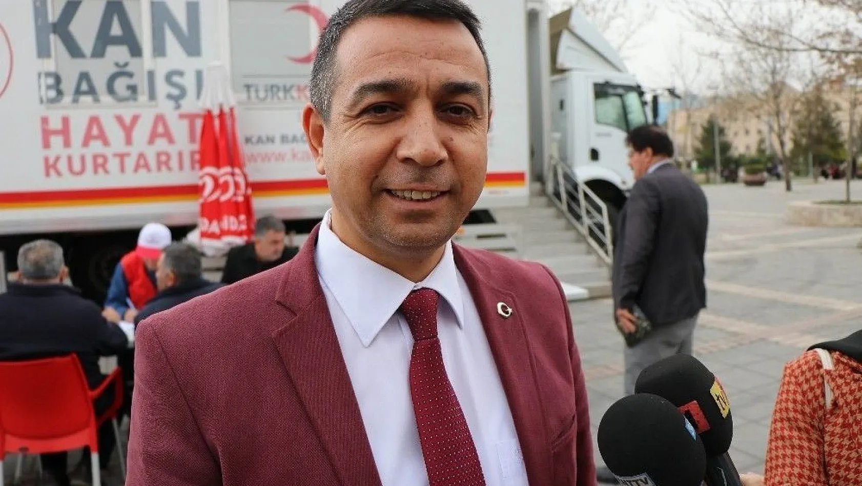 Minibüsçüler ve servisçilerden Mehmetçik için kan bağışı