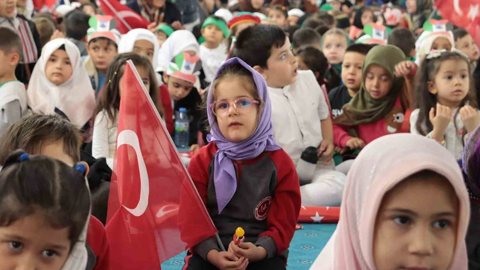 Kayseri'de çocuklar Filistin için dua etti!