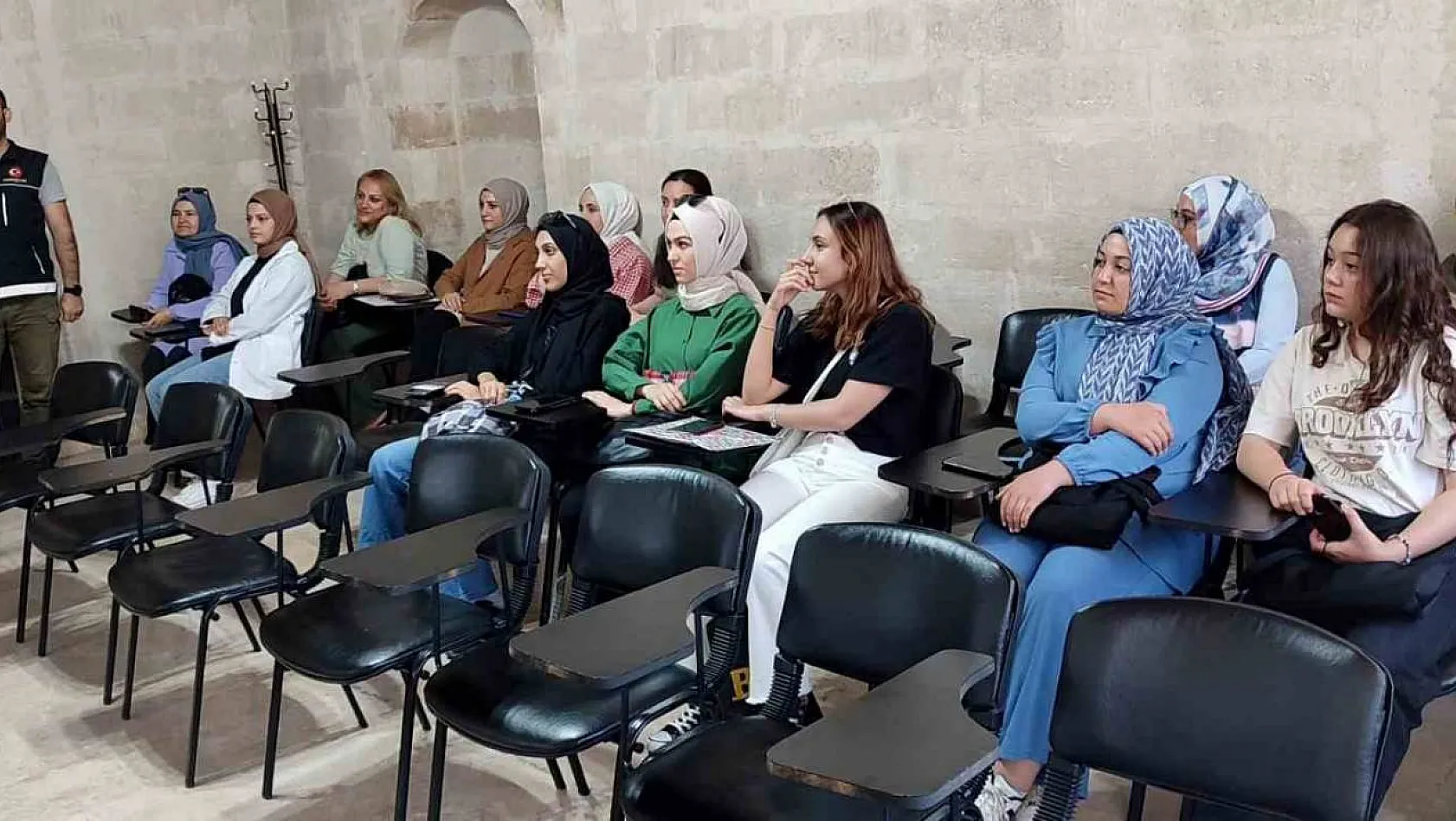 Nevşehir'de 'En İyi Narkotik Polisi Anne' eğitimleri devam ediyor
