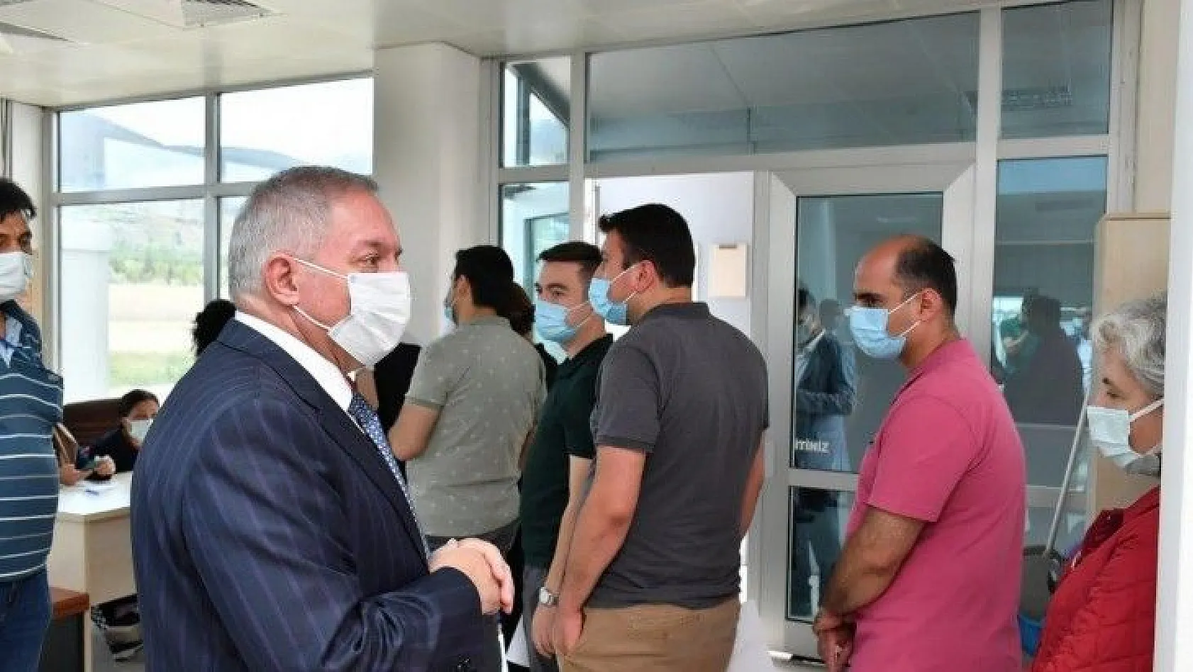 Nursaçan, İl Sağlık Müdürlüğü'nün Kayseri OSB'deki Aşı Uygulama Merkezi'ni ziyaret etti