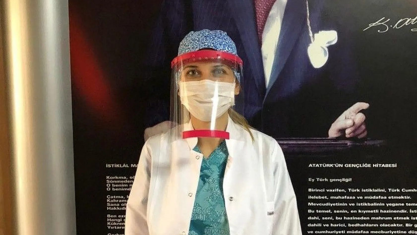 Öğretmenler 3D yazıcı ile doktorlara yüz siperliği yaptı