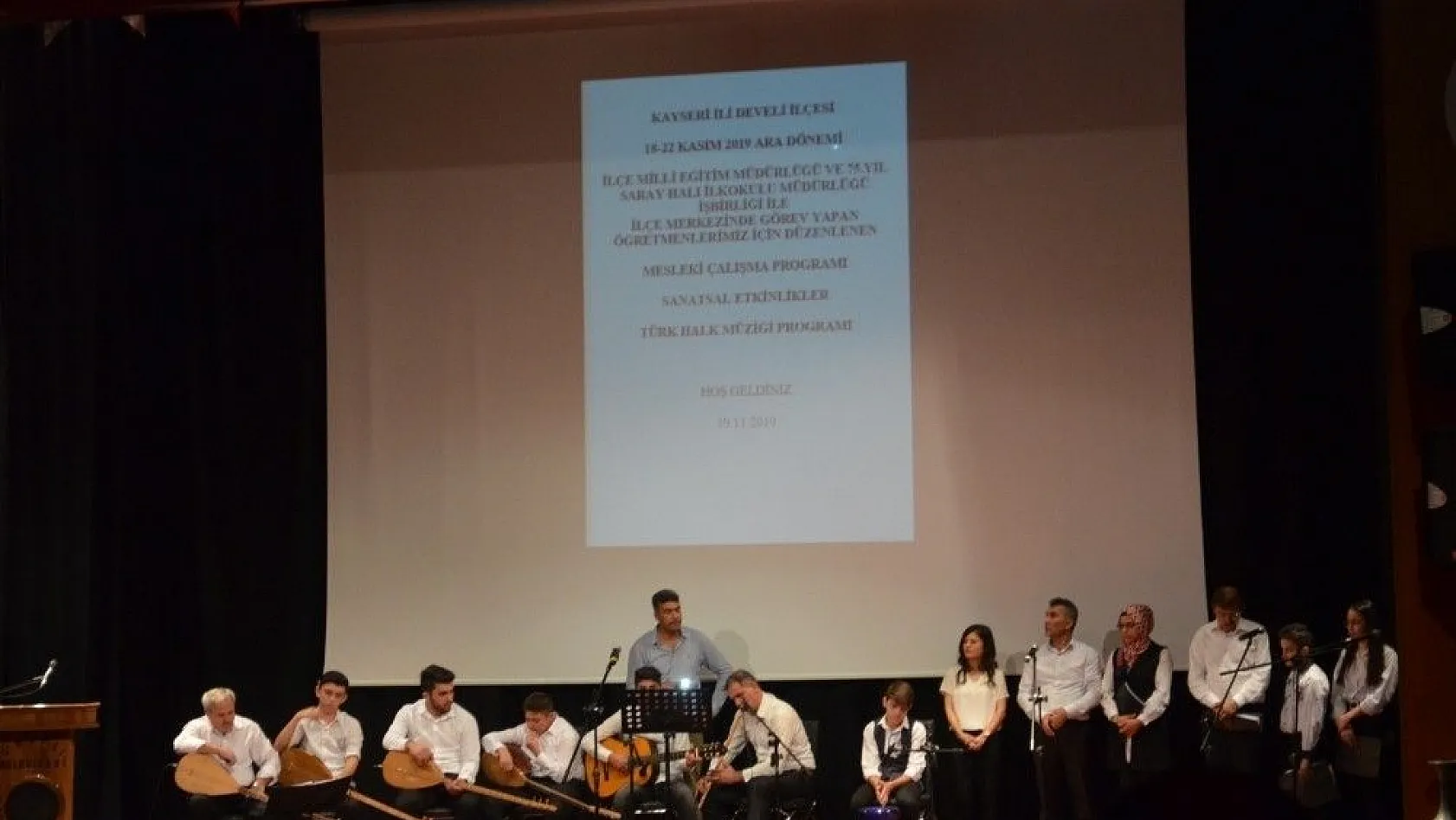 Öğretmenler Türk Halk Müziği Konseri İle Stres Attı
