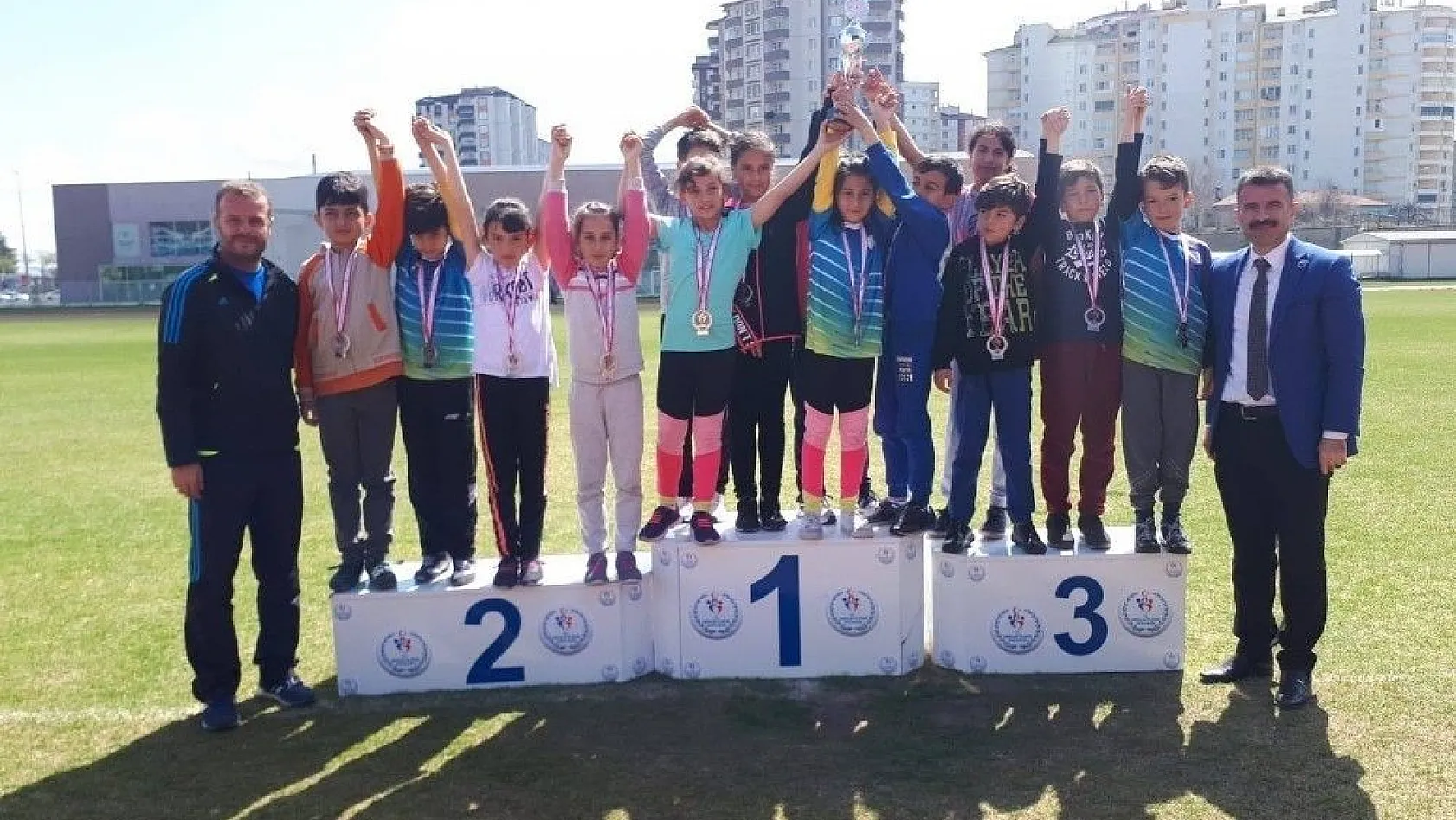 Okullar Arası Çocuklar Atletizm Yarışmaları Tamamlandı
