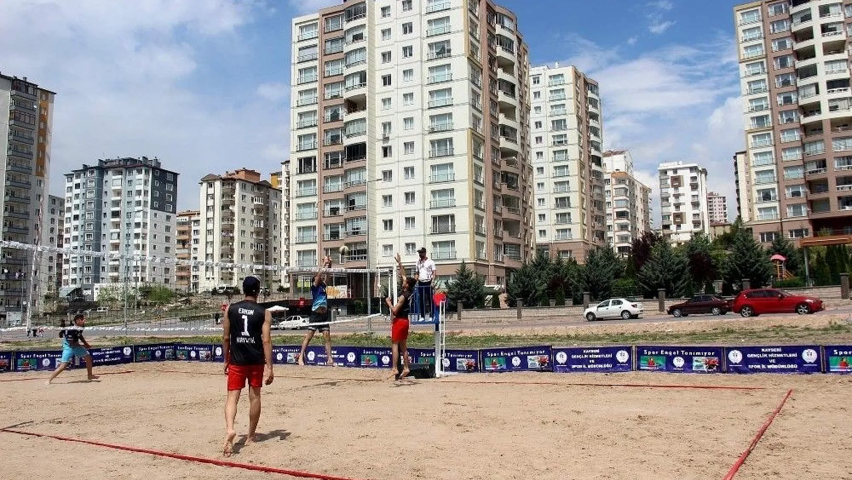 Okullar Arası Gençler Plaj Voleybolu ilk kez Kayseri'de