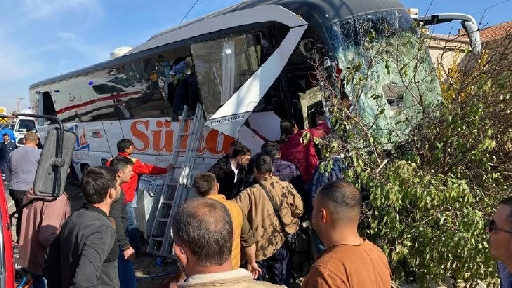 Otobüs kazasında AK Partili meclis üyesi hayatını kaybetti