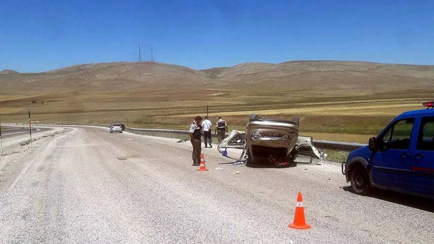 Pınarbaşı'da otomobil takla attı