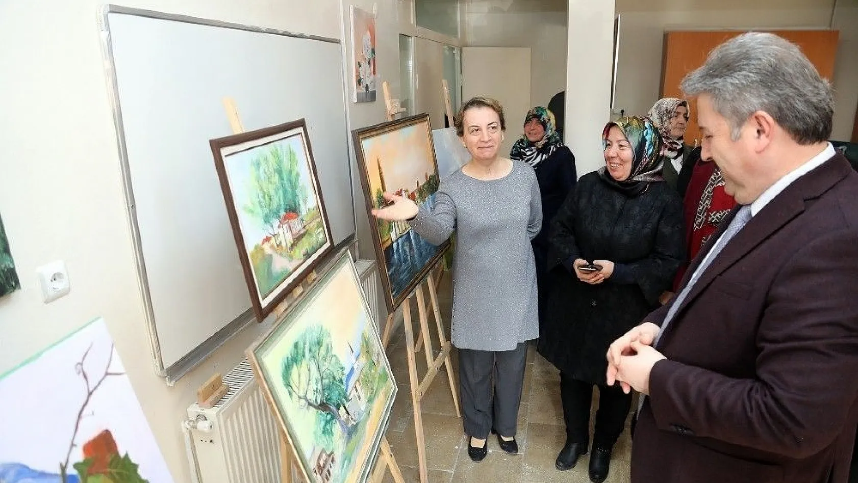 Palancıoğlu ev hanımlarının resim sergisinde