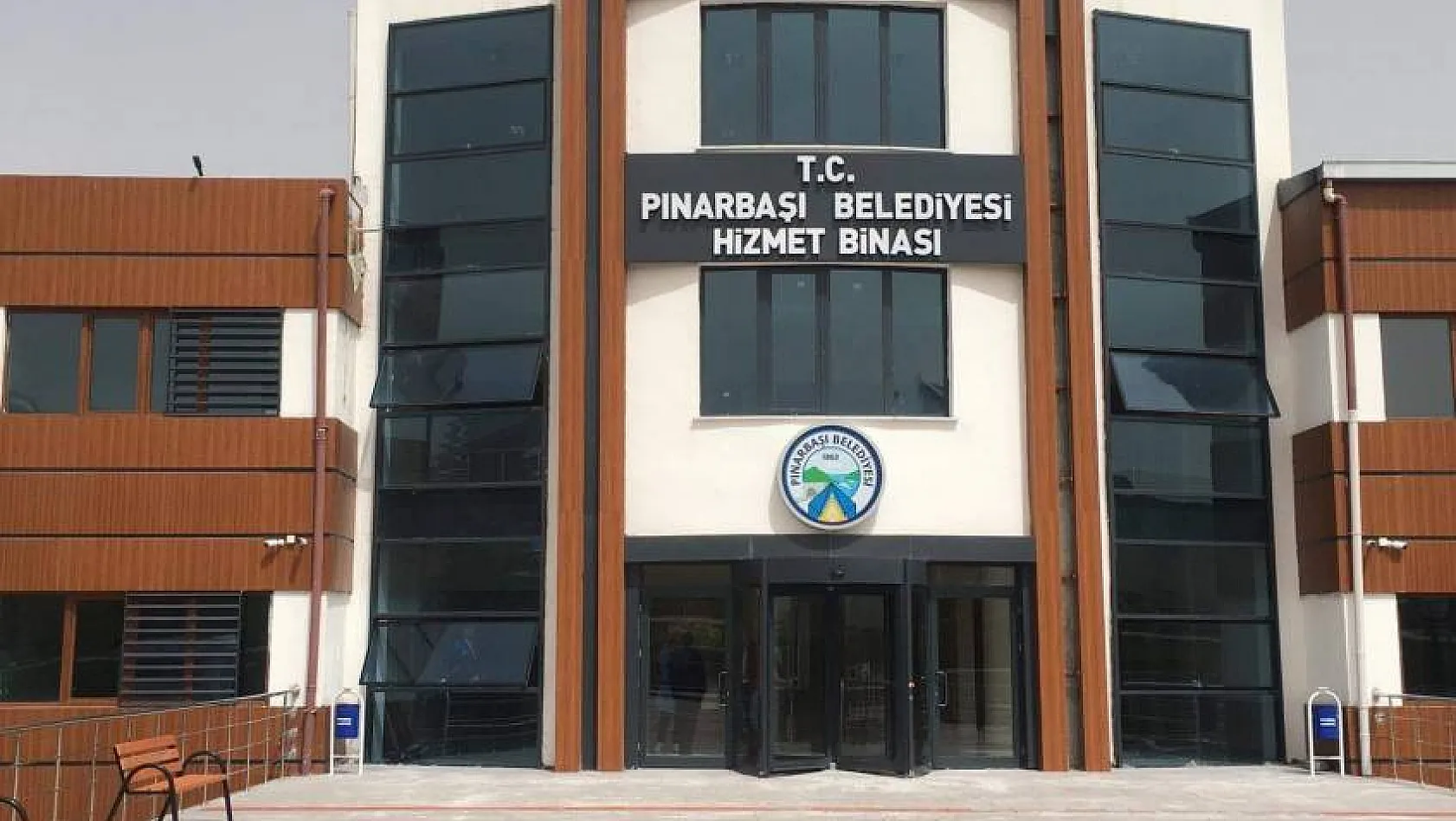 Pınarbaşı Belediyesi Tabelalarına T.C.'yi ekledi