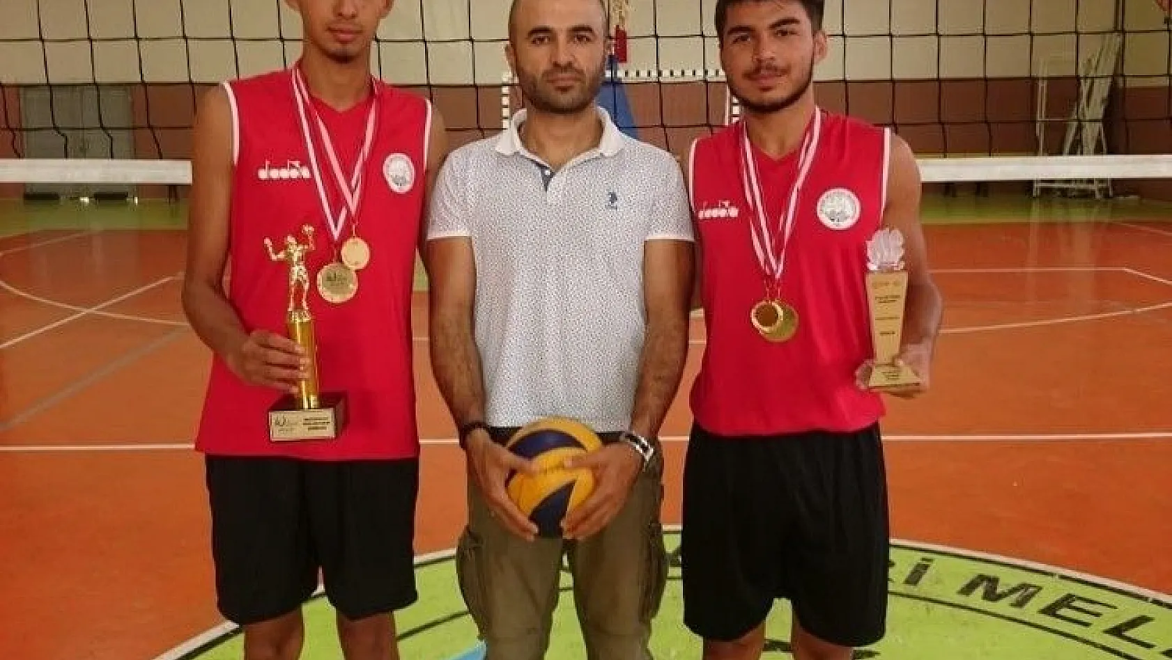 Plaj Voleybolu şampiyonları Melikgazi'den