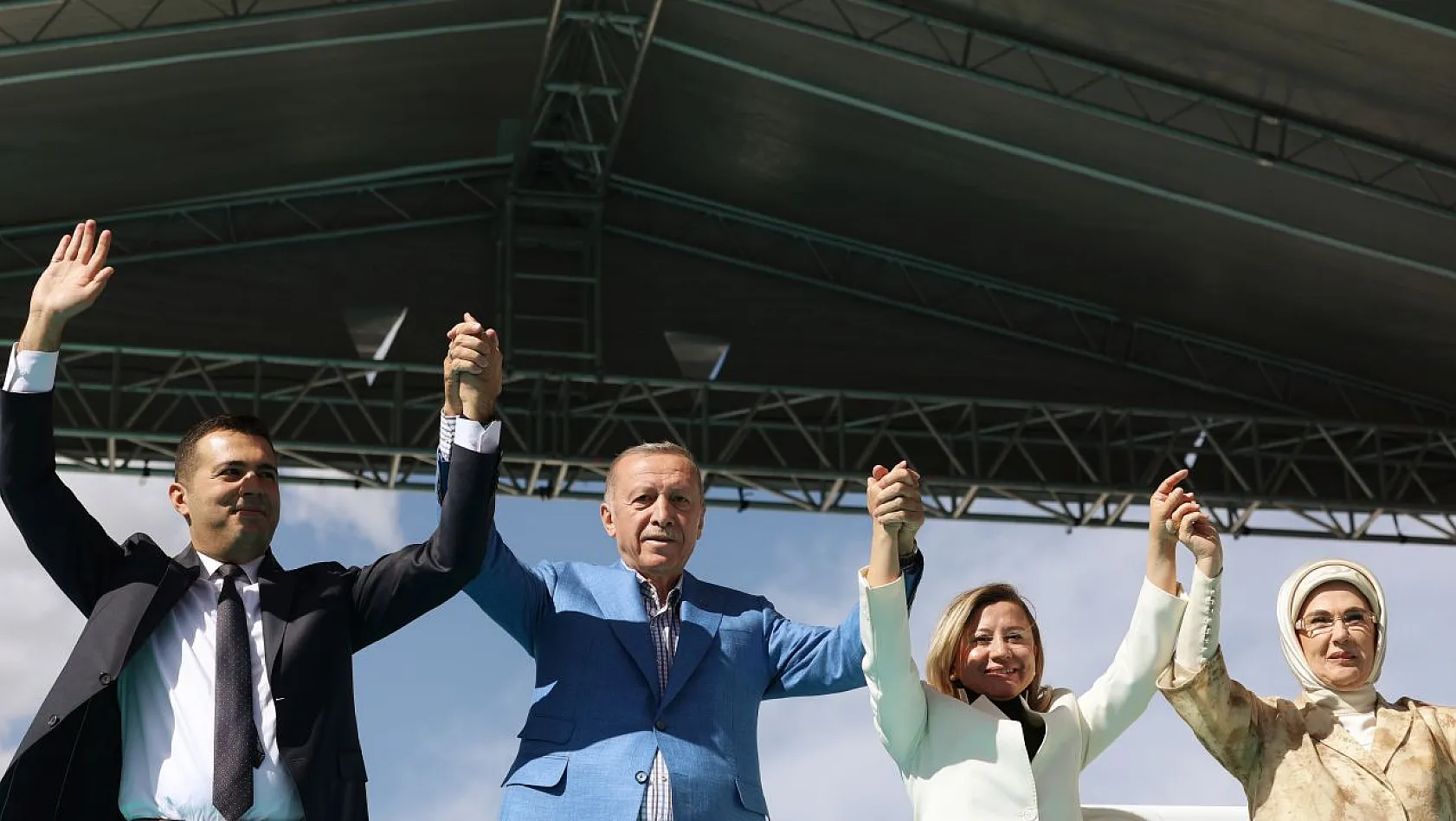 Rozetlerini Cumhurbaşkanı Erdoğan taktı