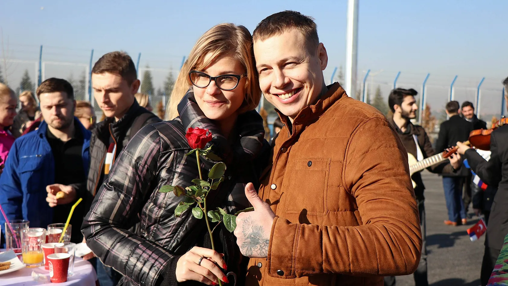 224 Rus turist, Kayseri'de güllerle karşılandı
