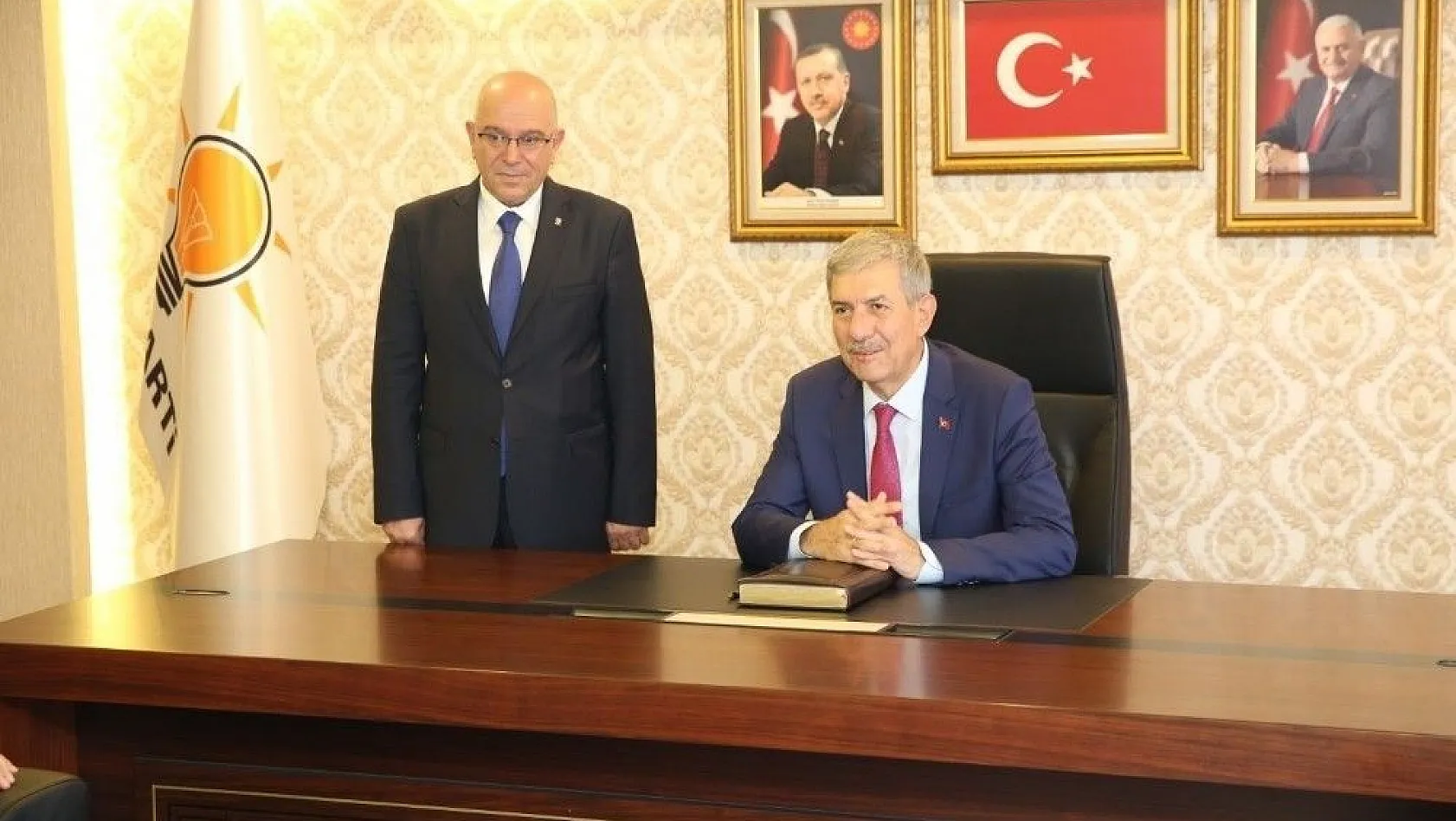 Sağlık Bakanı Demircan AK Parti İl Başkanlığını ziyaret etti