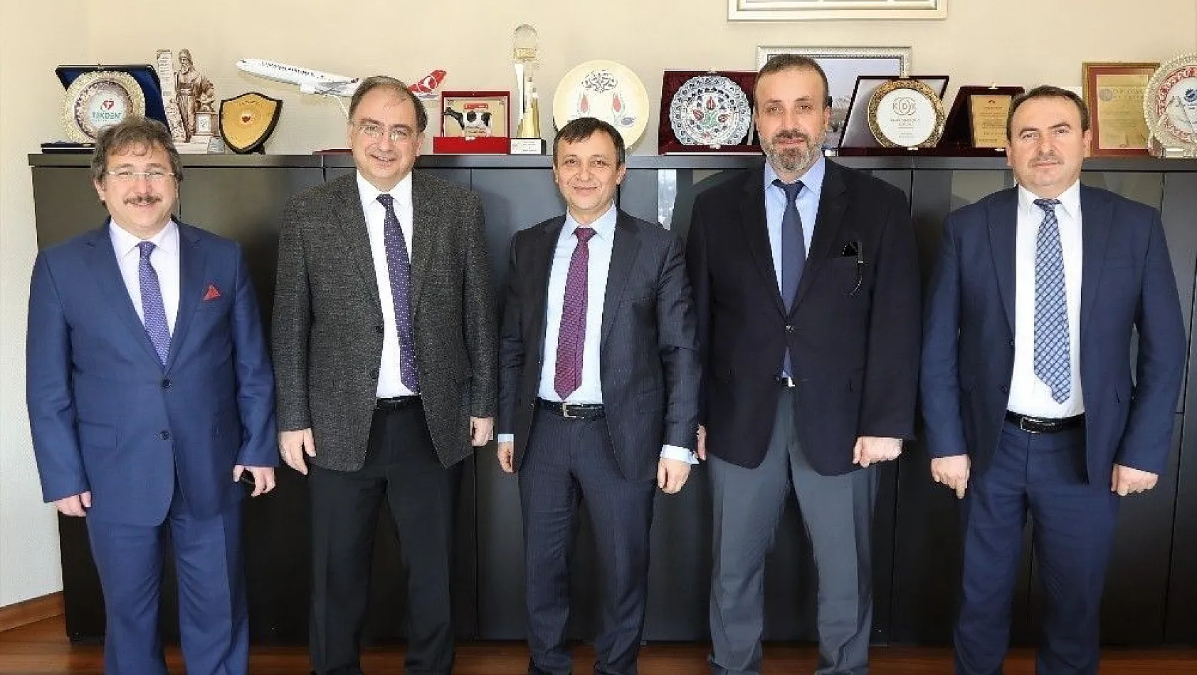 Sağlık Bakanlığı Kamu Hastaneleri Genel Müdürü Prof. Dr. Rahmi Kılıç, ERÜ Rektörü Çalış'ı Ziyaret Etti
