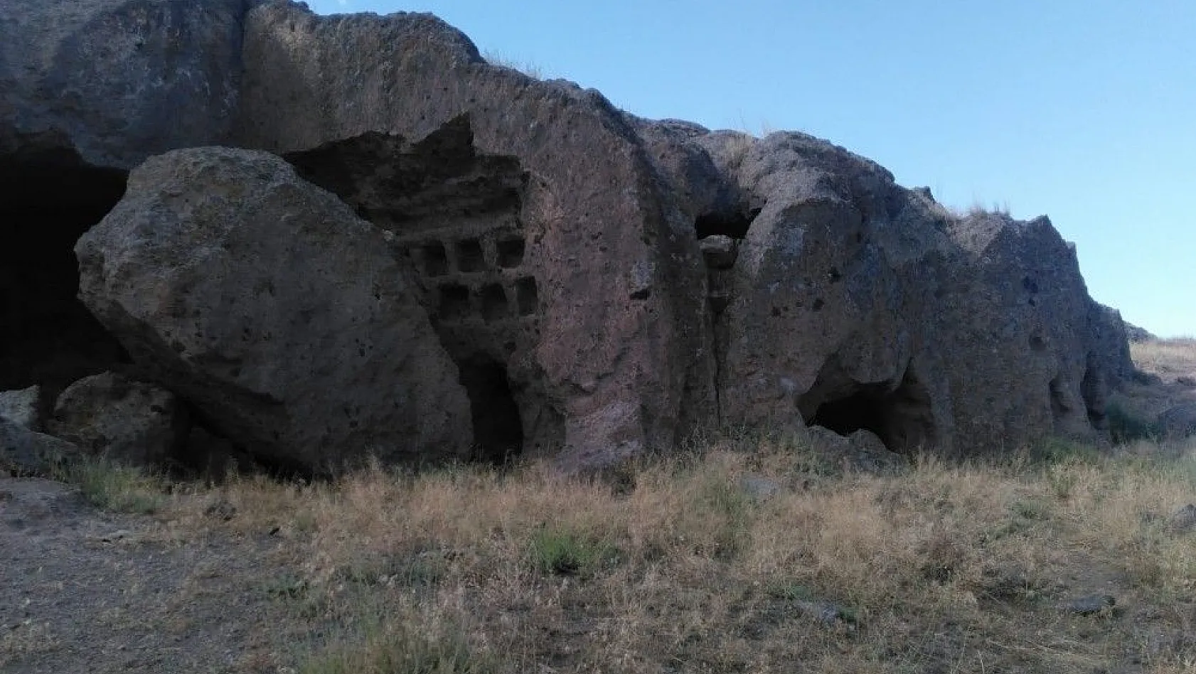 Şahmelik köyündeki 7 katlı tarihi mağara ziyaretçileri bekliyor
