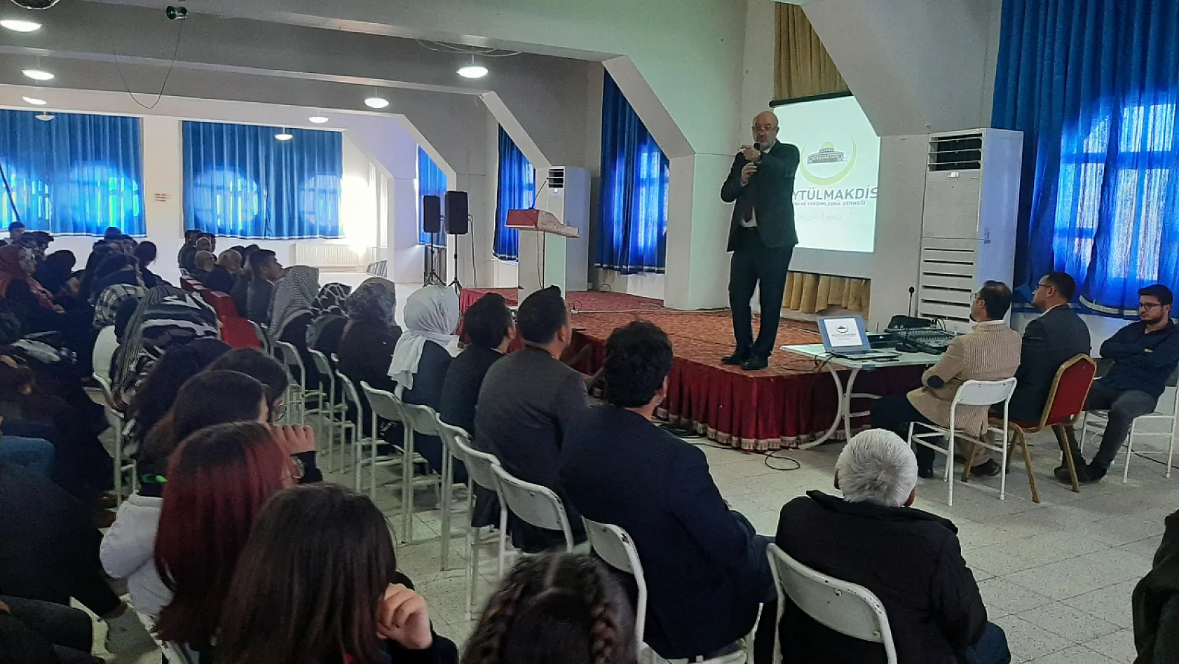 Sarıoğlan'da konferans