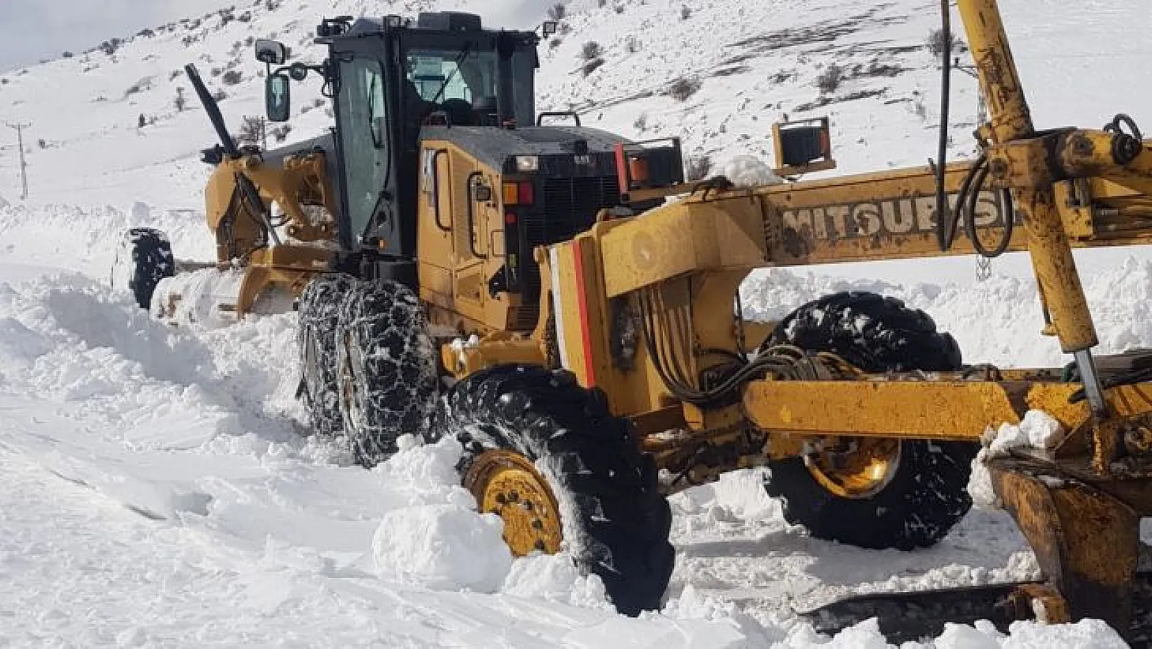 Sarız'da karla mücadele devam ediyor