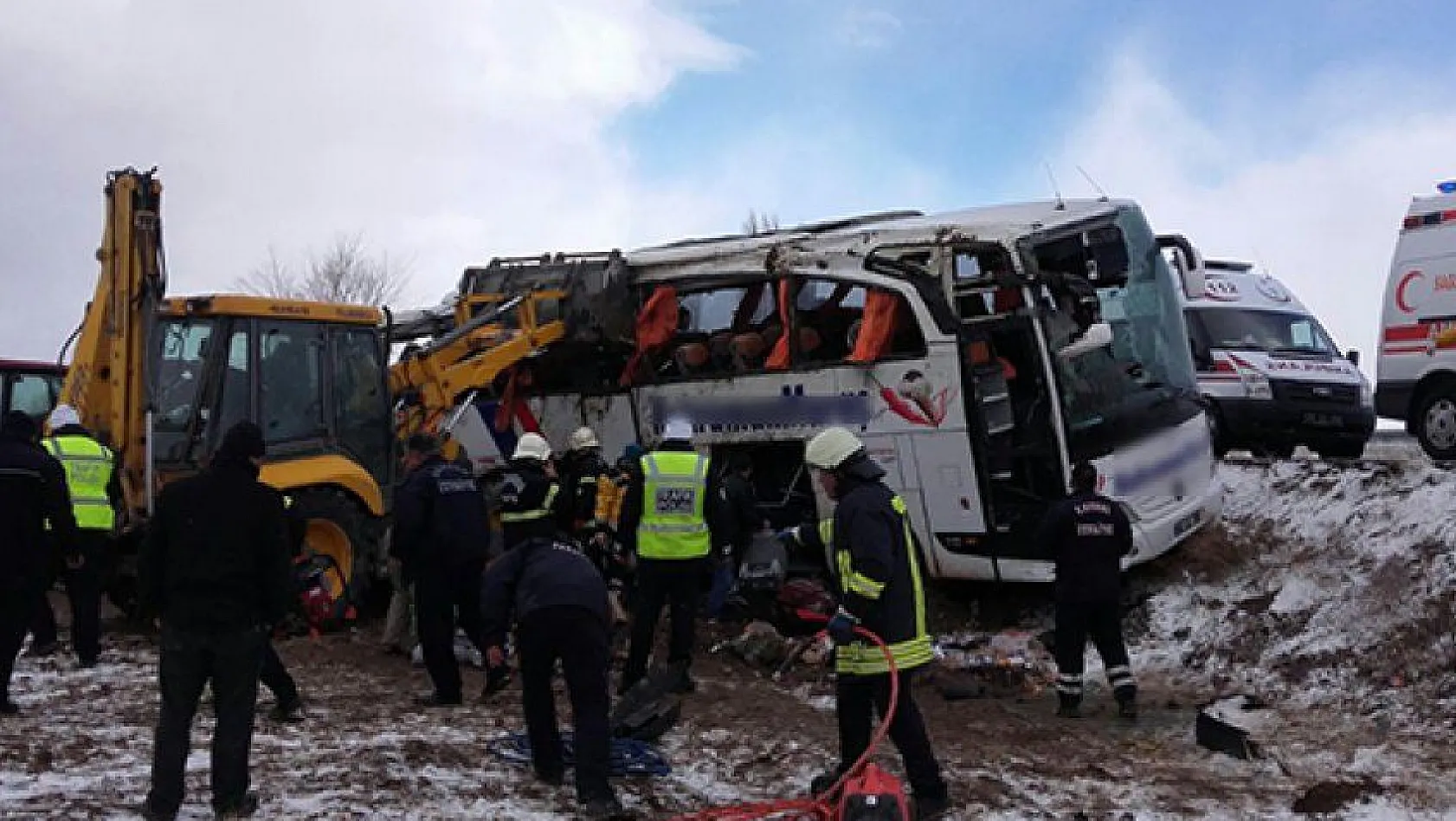 Sarız'da 2 yolcu otobüsü devrildi: 31 yaralı