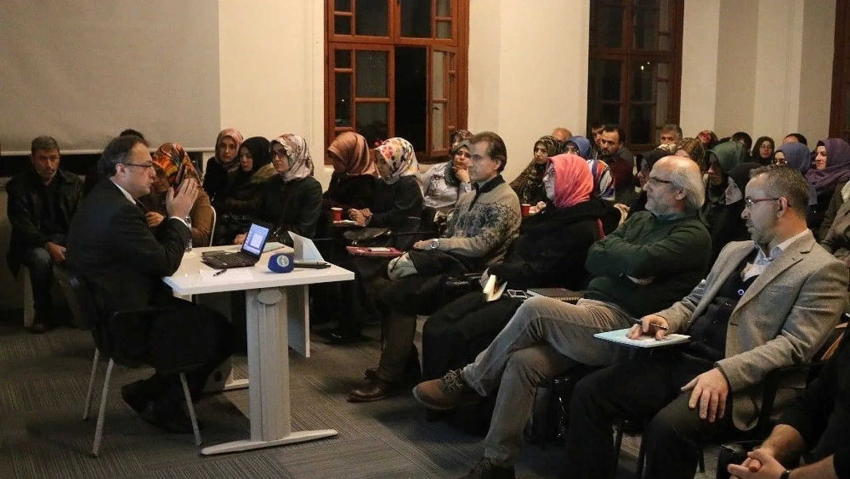 Şehir Akademisi seminerlerinde Ortadoğu'da mezhep konuşuldu