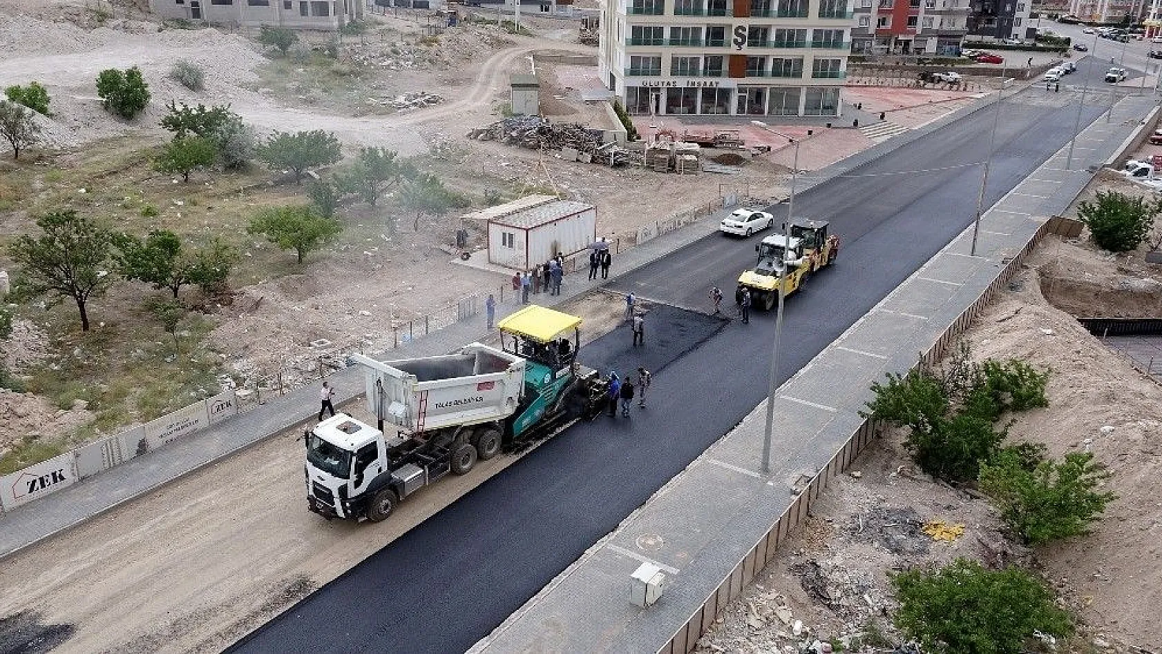 Şehit Fatih Duman Sokağı'nda asfalt çalışması başladı