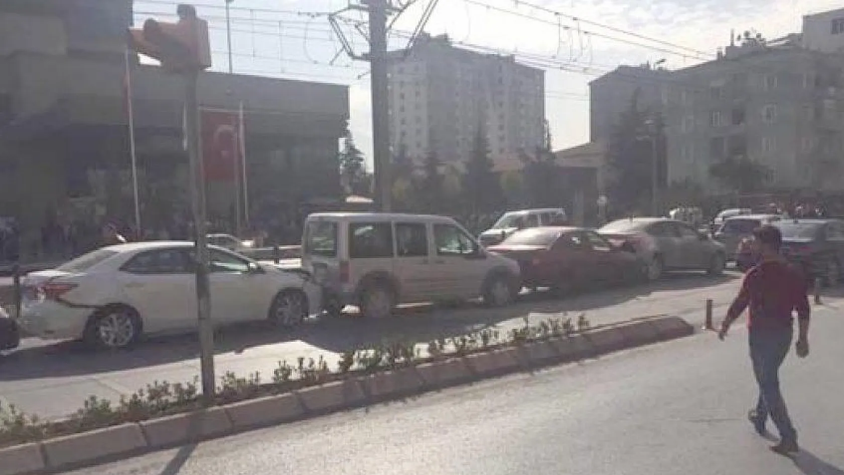 Sivas Caddesi'nde zincirleme kaza!