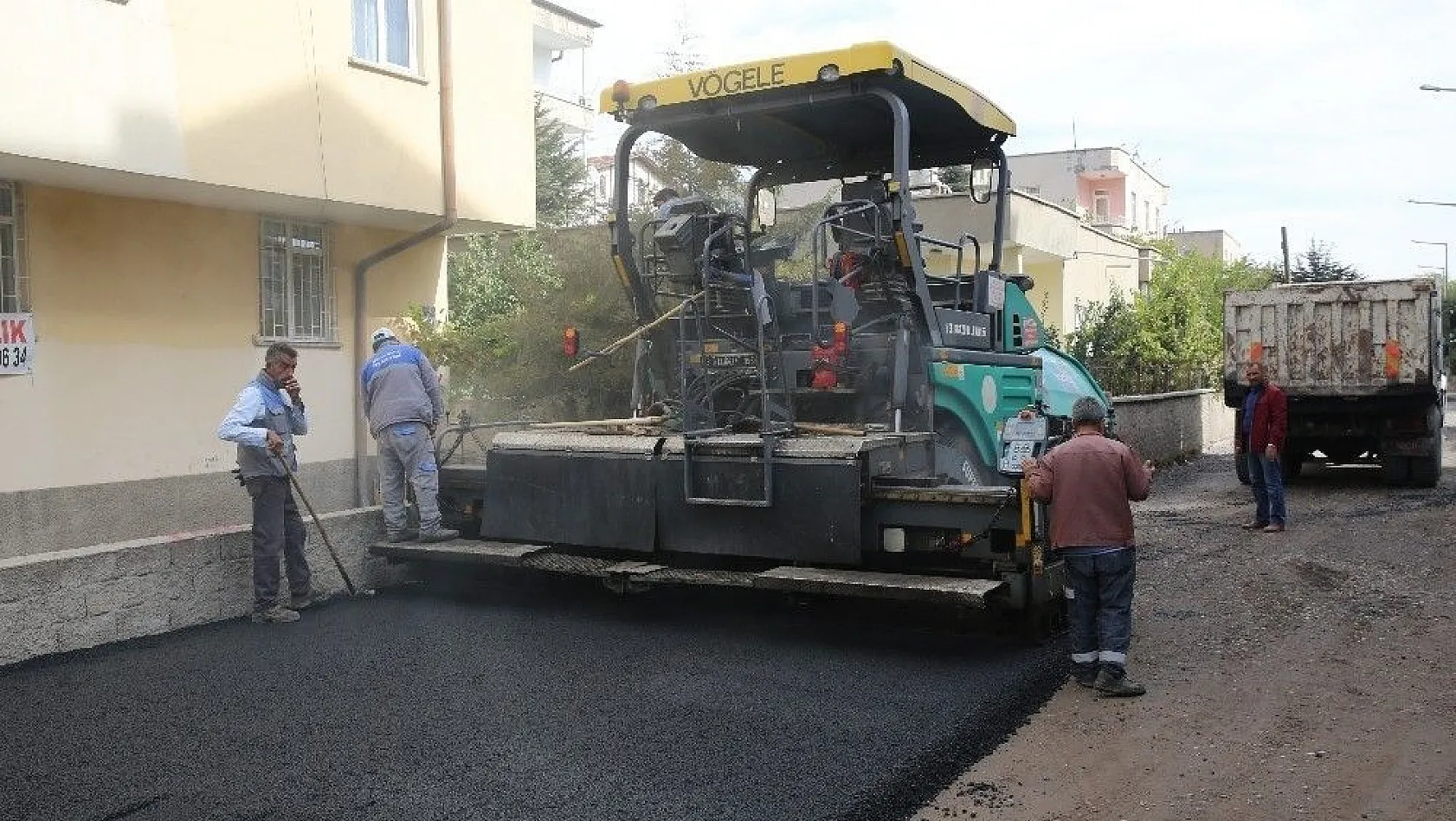 Tacettin Veli Mahallesi'nde 2 bin 200 ton asfalt kullanıldı
