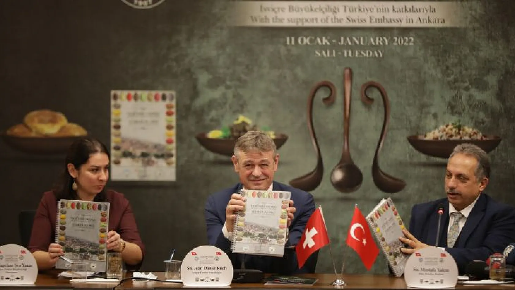 Talas'ta, '1 Kazanda 3 Kepçe' kitabı tanıtıldı