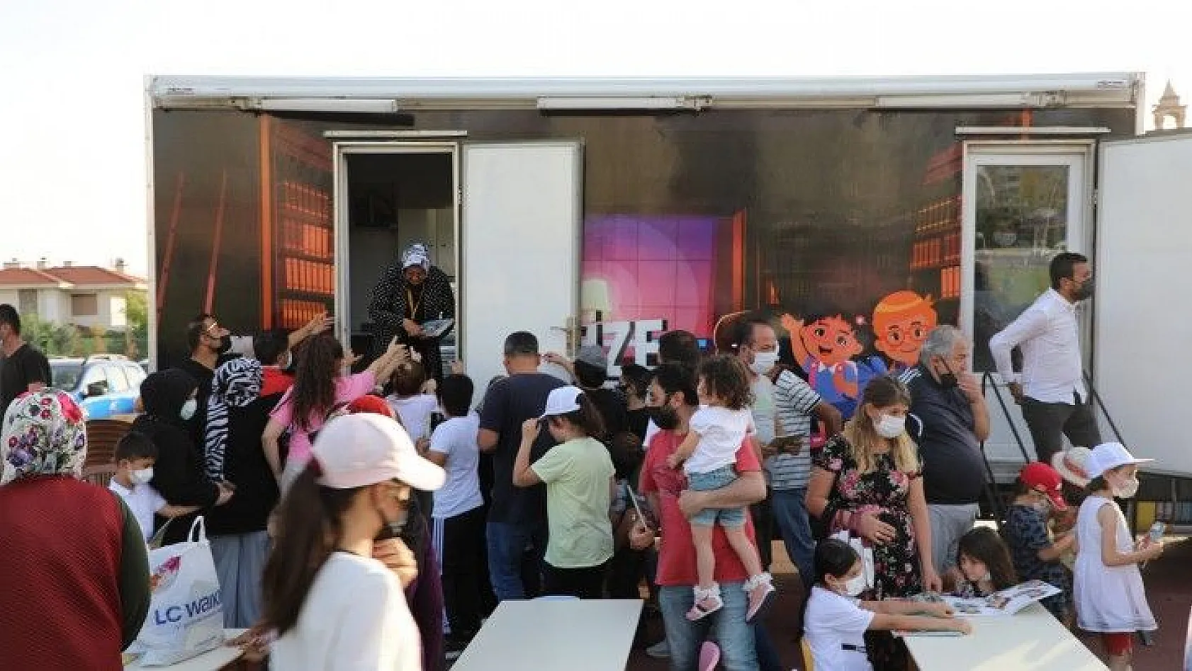 Talas'ta açık havada çocuk tiyatrosu düzenlendi
